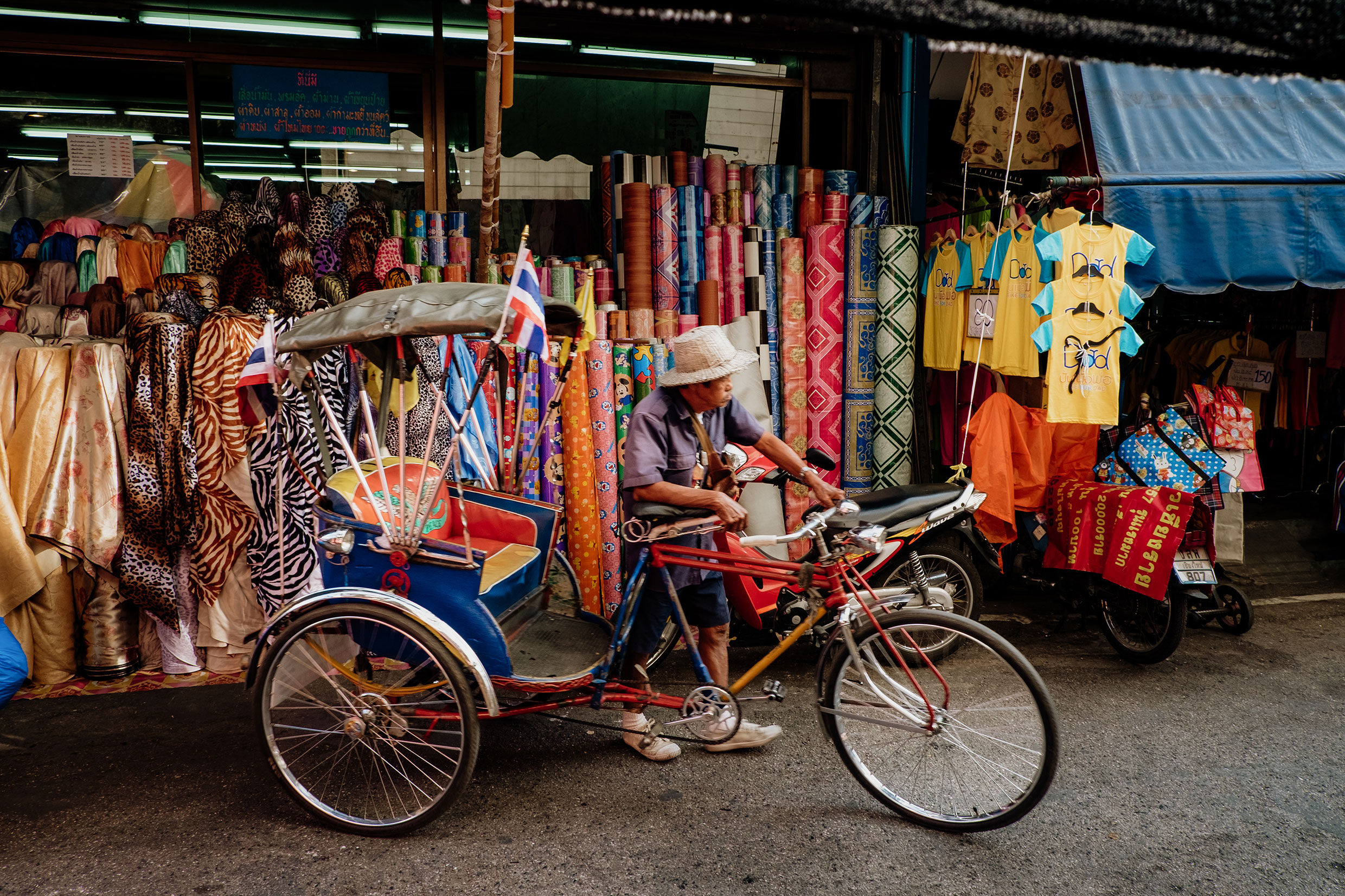 mit Fuji-Kameras in Chiang Mai, Nordthailand - Fotograf Fürth, © Klaus Gruber | dolphin photography