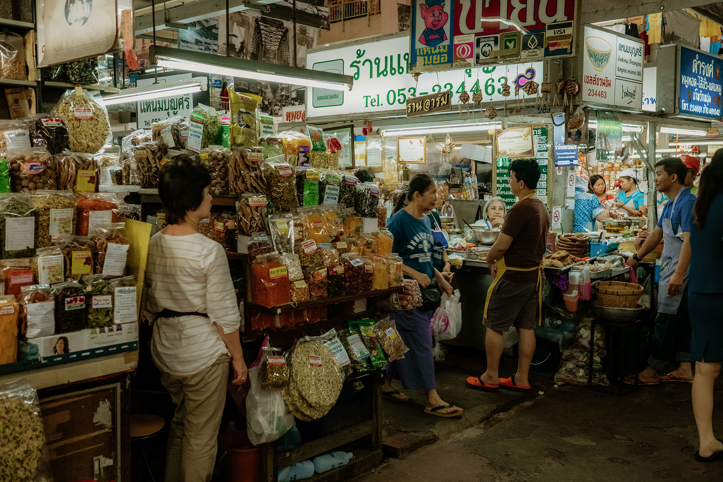 mit Fuji-Kameras in Chiang Mai, Nordthailand - Fotograf Fürth, © Klaus Gruber | dolphin photography