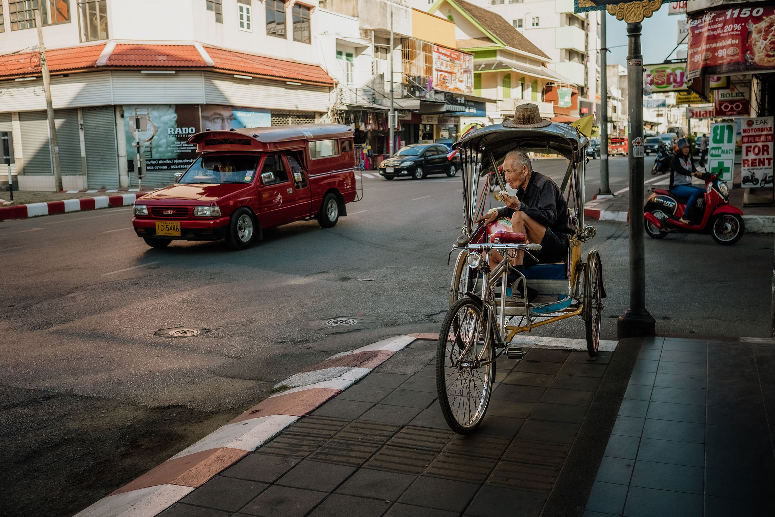 mit Fuji-Kameras in Chiang Mai, Nordthailand - Fotograf Fürth, © Klaus Gruber | dolphin photography