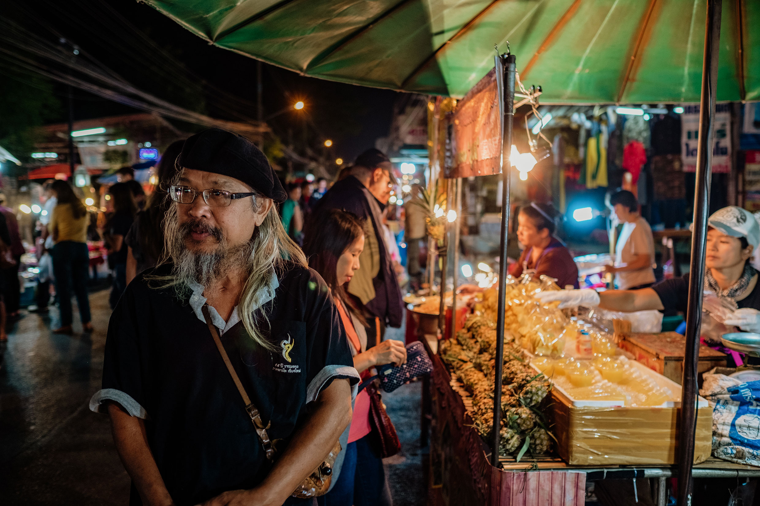mit Fuji-Kameras in Chiang Mai, Nordthailand - Fotograf Fürth, © Klaus Gruber | dolphin photography