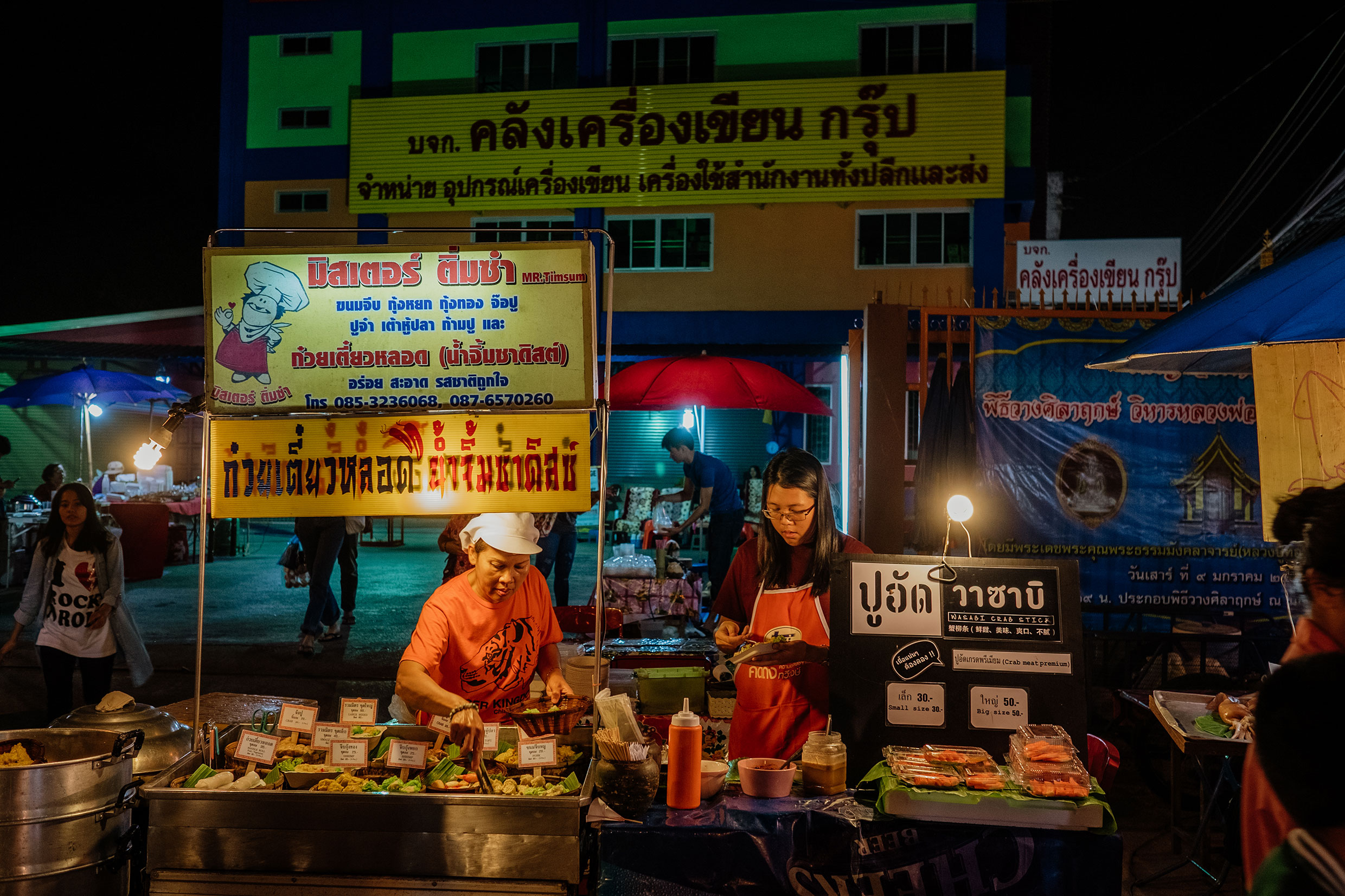 mit Fuji-Kameras in Chiang Mai, Nordthailand - Fotograf Fürth, © Klaus Gruber | dolphin photography