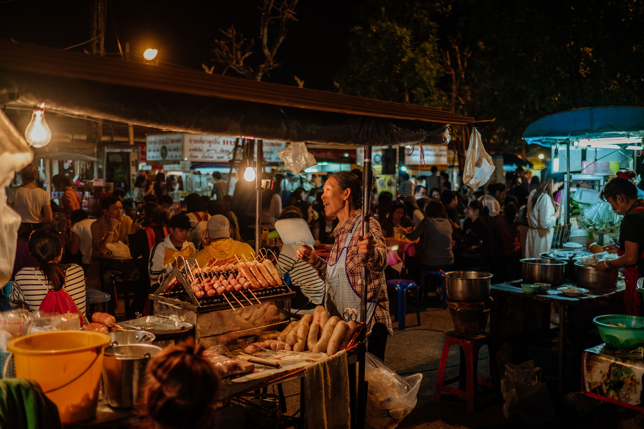 mit Fuji-Kameras in Chiang Mai, Nordthailand - Fotograf Fürth, © Klaus Gruber | dolphin photography