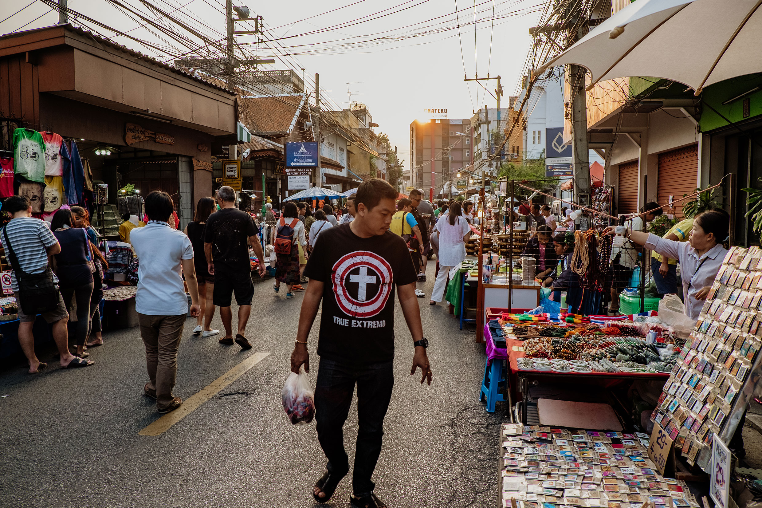 mit Fuji-Kameras in Chiang Mai, Nordthailand - Fotograf Fürth, © Klaus Gruber | dolphin photography