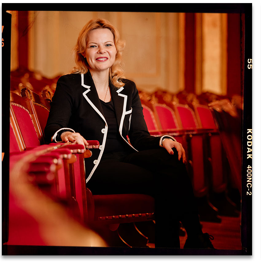 Künstlerfotos mit Silvia Stolz, der Intendantin des Fürther Stadttheaters Künstlerfotos mit Silvia Stolz, der Intendantin des Fürther Stadttheaters, © Klaus Gruber | Fotograf Fürth